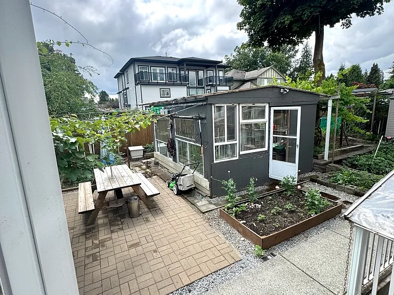 1732 Manning Ave — Photo 18