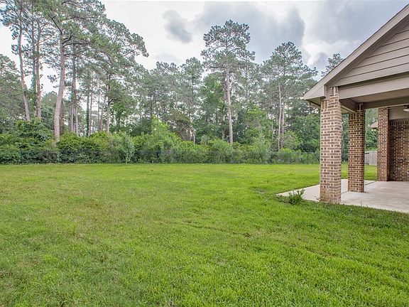 Can you imagine the possibilities with this grand backyard? One of the largest lots in Woodtrace with nobody behind you