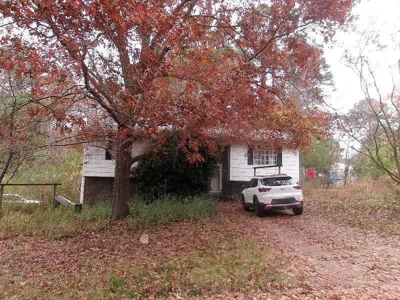 1st image of 4004 Carwyle Rd