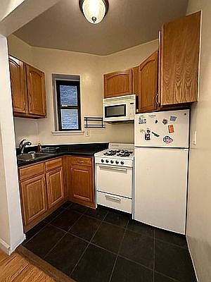 3rd image of 303 E 90th St APT B