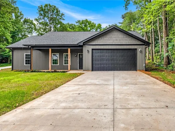 2328 Summerlin St, Winston Salem, NC 27103