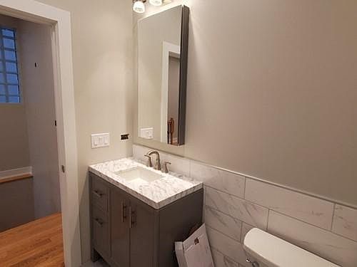 4th image of 2058 N California Ave #2RR