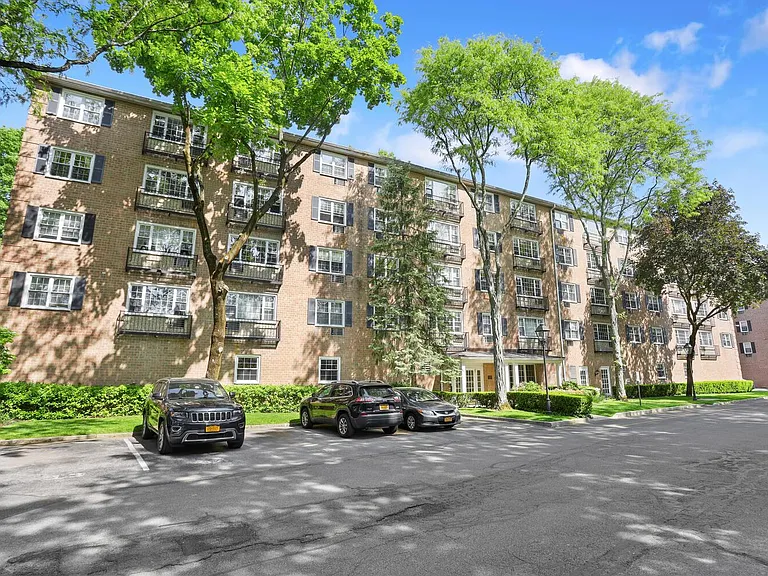 3 Consulate Dr #4F — Photo 31