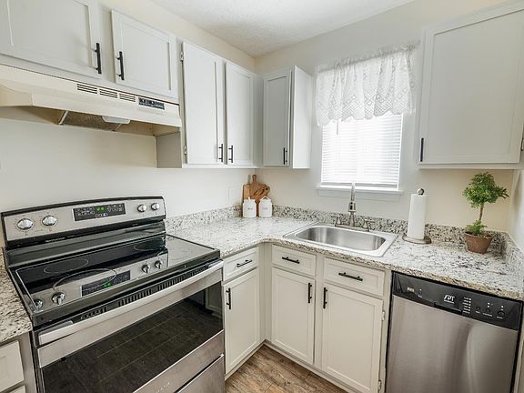 5th image of 15 Countryplace Ln