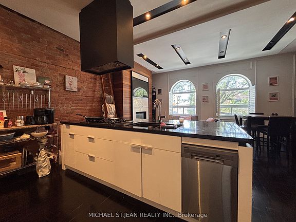 4th image of 301 James St N