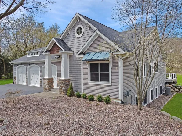 N7391 Lost Nation Rd, Elkhorn, WI 53121