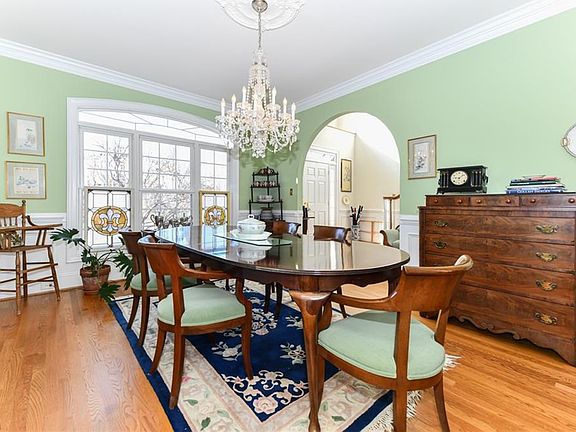 4th image of 700 Croswell Ct