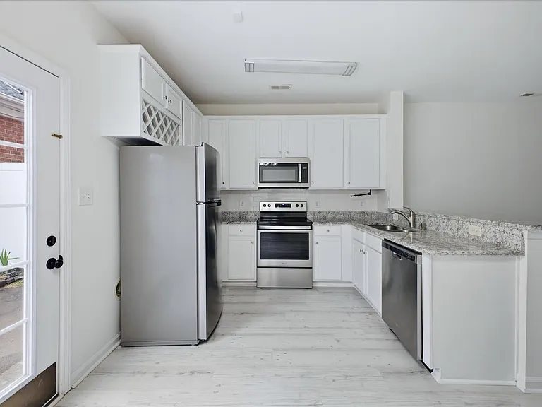 6928 Creft Cir — Photo 17