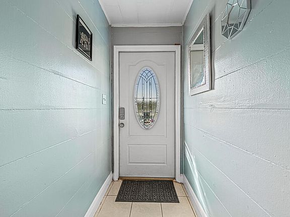 5th image of 624 Latona Avenue