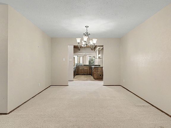 3rd image of 1131 Marigold Dr NE