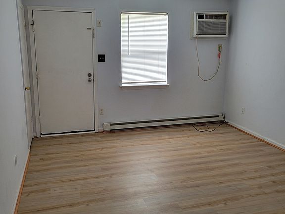 3rd image of 2425 Wyoming Ave #B
