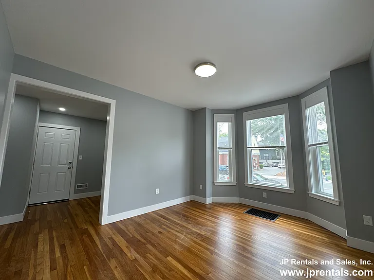 512 Centre St #1 — Photo 5