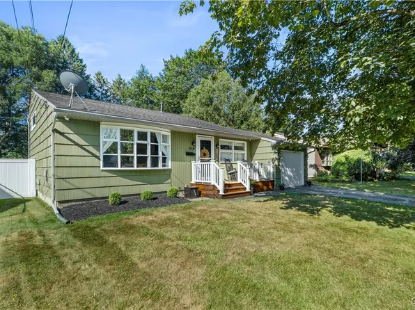 218 Deerfield Dr E, Utica, NY 13502