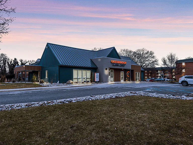 550 S Dupont Pkwy — Photo 45