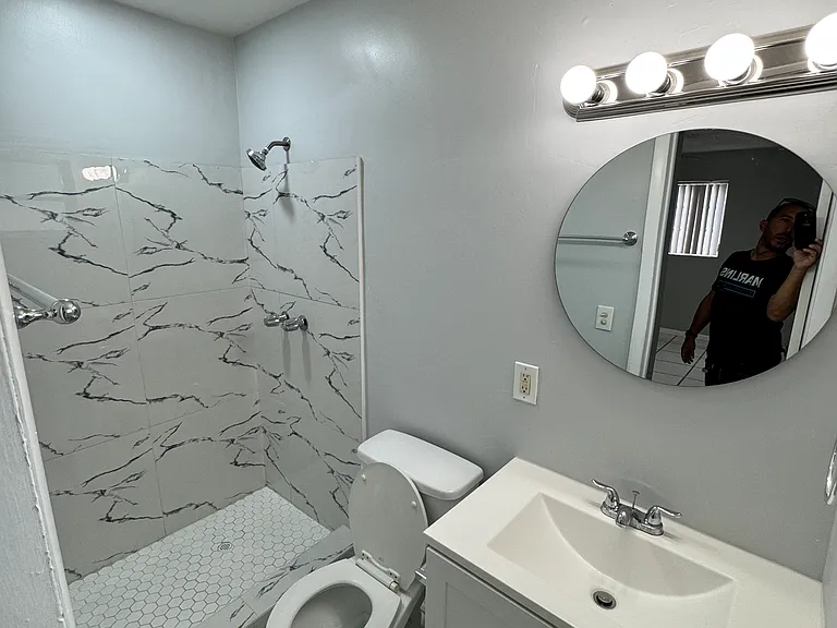 4230 NE 3rd Ave — Photo 10