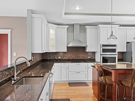4th image of 818 Manchester Ct