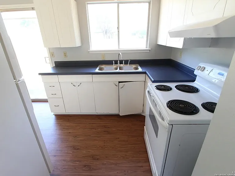 831 North Blvd — Photo 7