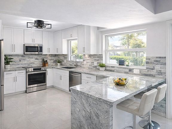 2nd image of 16070 SW 89th Avenue Road