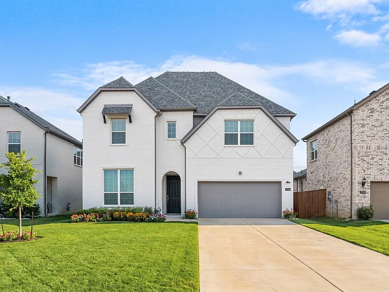 704 Fencerow Trl — Photo 1
