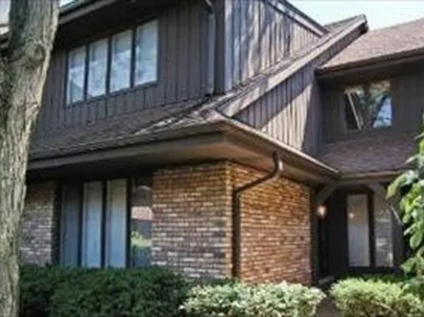 1845 Mission Hills Ln #1-C, Northbrook, IL 60062