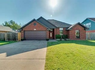 1910 SW 41st St, Lawton, OK 73505