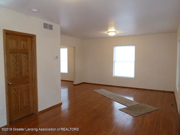 4th image of 232 Woodlawn Ave