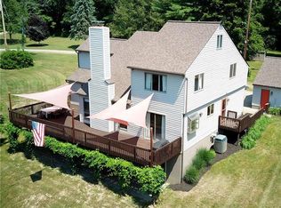 714 Park Rd #A, Clinton, PA 15026