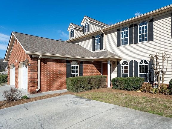 2nd image of 1702 Chestnut Oak Dr Unit 83