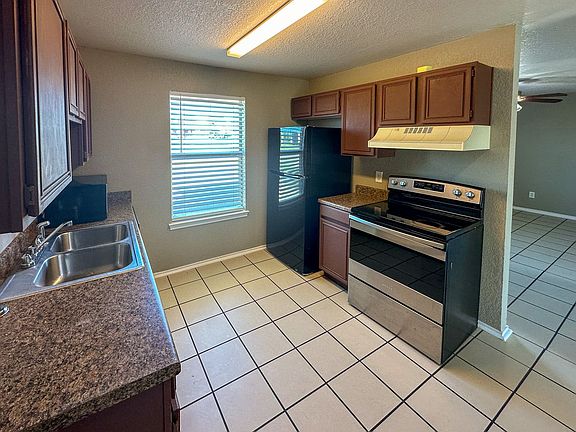 5th image of 1716 Benttree Dr #B