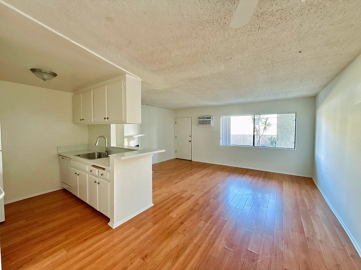 9052 Cedros Ave — Photo 2