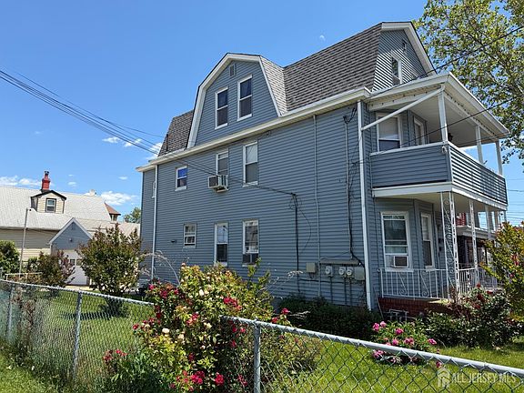 2nd image of 492 Sayre Ave