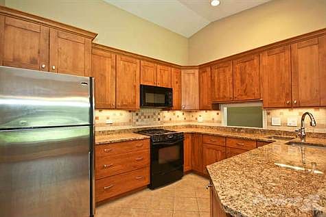 707 Jonquil Terrace Deerfield-small-004-Kitchen-666x444-72dpi