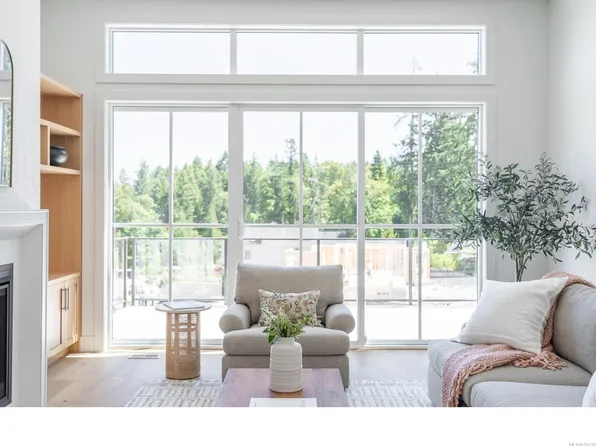 1043 Harewood Mines Rd, Nanaimo, BC V9R 5P5