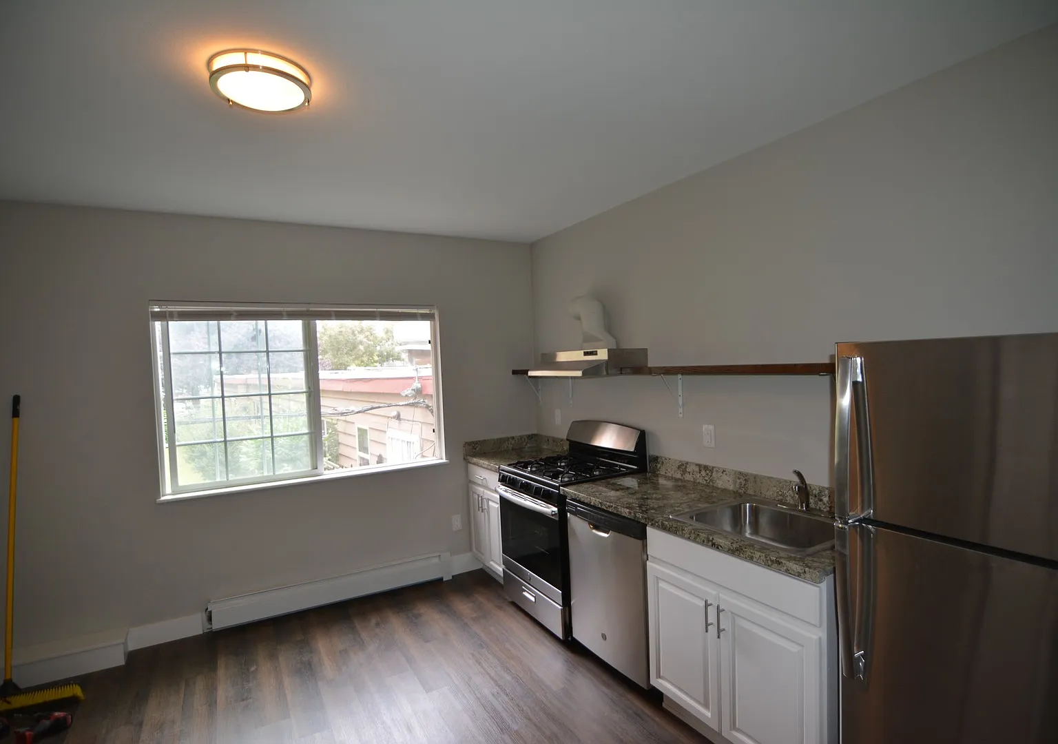 Beacon Apartments — Photo 2