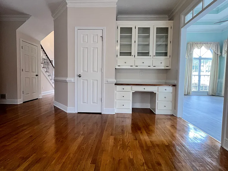 Dining area with additional cabinet