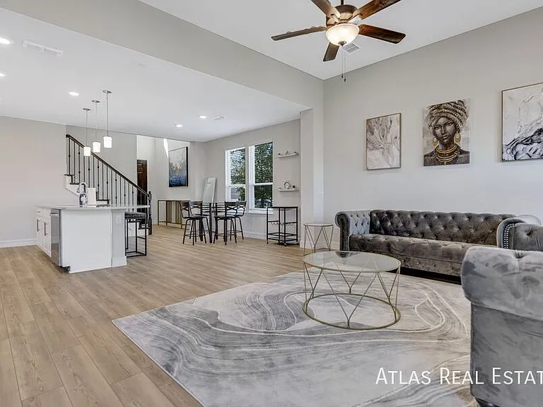 741 Creekwater Ln — Photo 3
