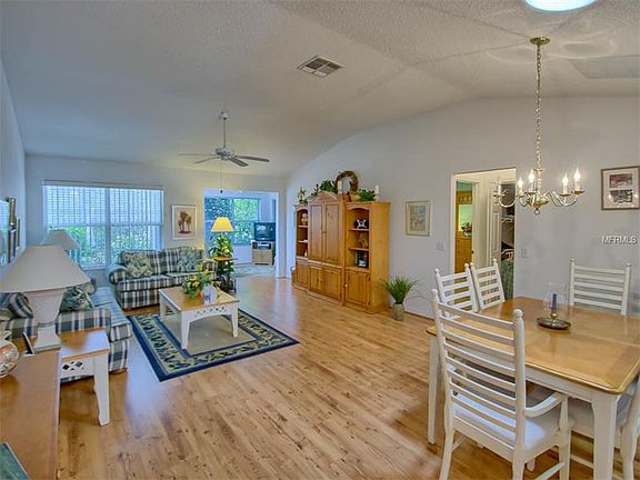 3rd image of 2069 Palo Alto Ave