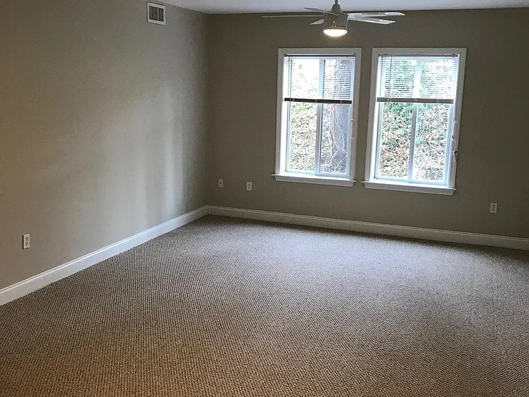 1522 Vfw Pkwy #404 — Photo 7