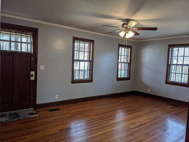 1070 Horseshoe Dr — Photo 2