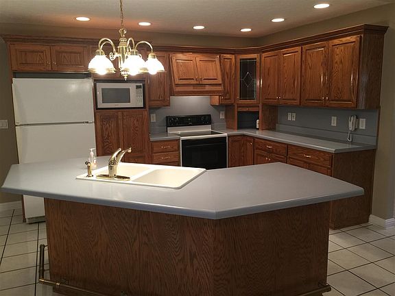 2nd image of 390 Henderson Ln