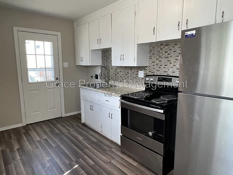 7691 Leyden Ln — Photo 2