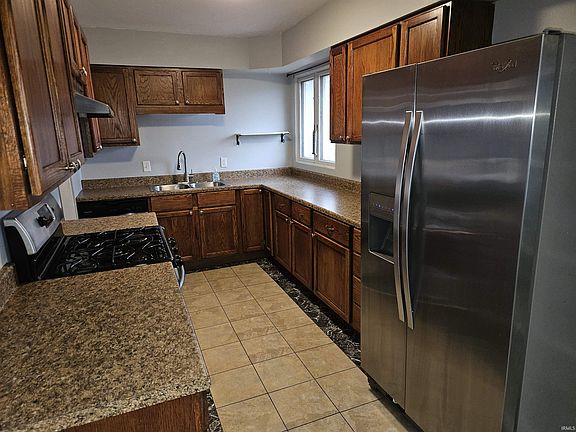 4th image of 19312 Haviland Dr