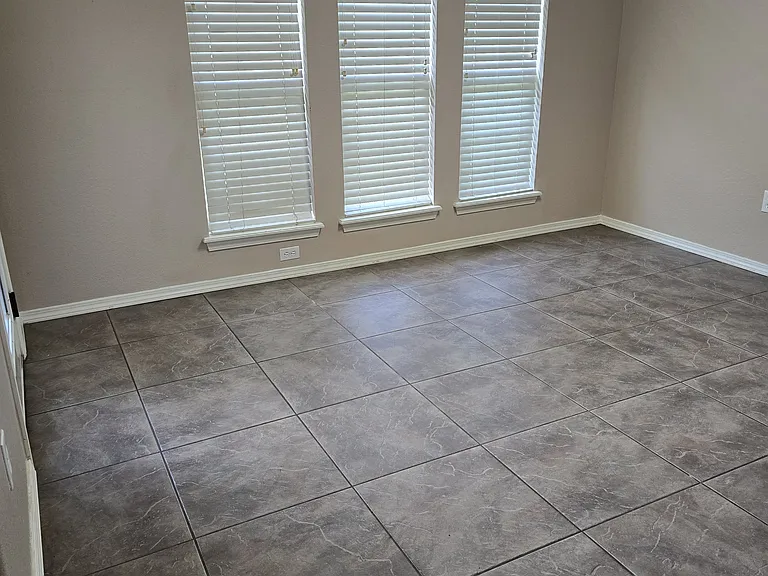 2321 W Quinton St — Photo 7