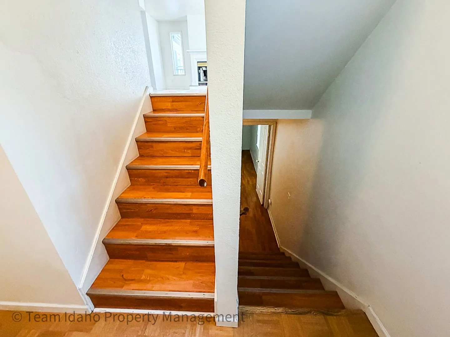 4 Bed/3 Bath Three Story Condo Near Bus Routes and Shopping — Photo 2