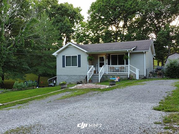 5th image of 49 Roberts Ln