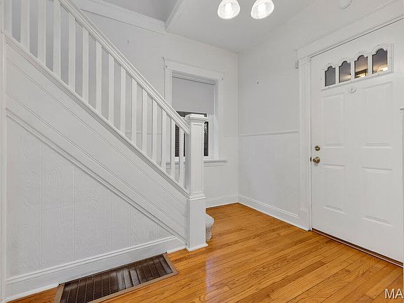 3rd image of 3139 Ivanhoe Ave