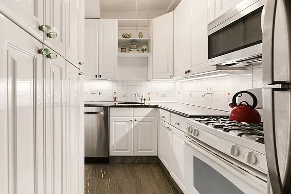 Sold by Compass | media 18