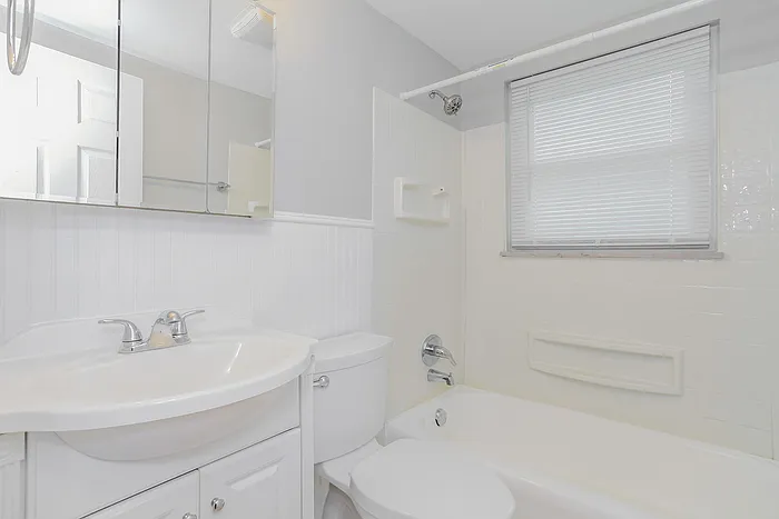 1104 Archland Dr — Photo 6