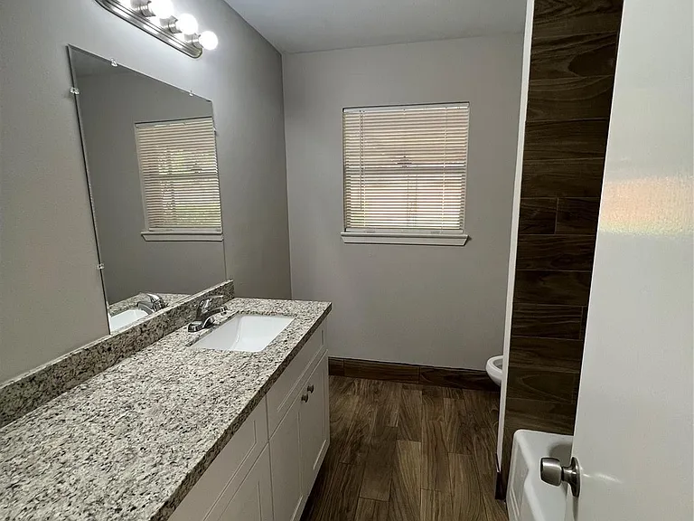 10503 Homestead Rd — Photo 17