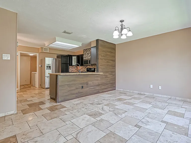 12218 Brighton Ln — Photo 9